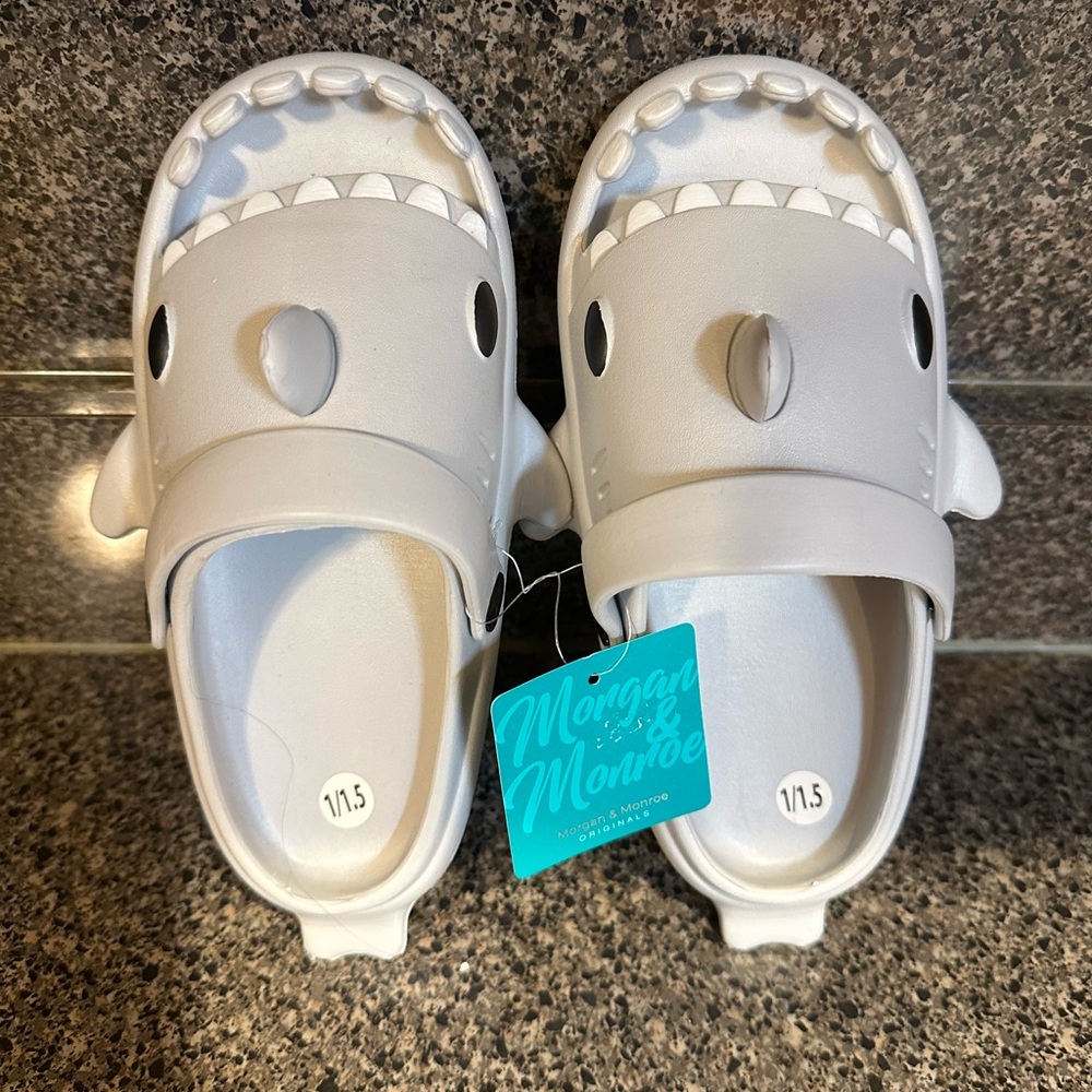 Kids Shark Clogs - Gray